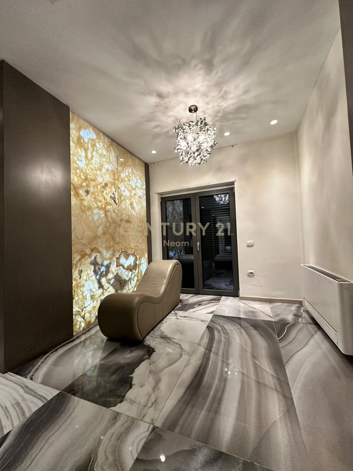 Jepet me qira apartament luksoz 1+1 tek Ring Center – Tiranë