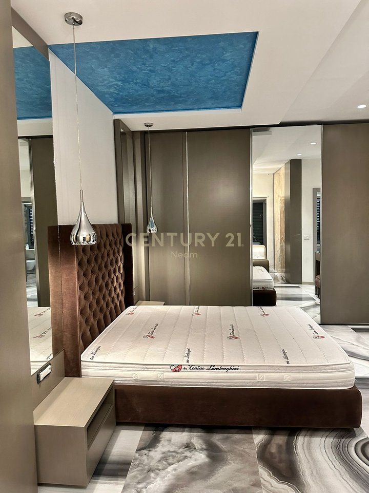 Jepet me qira apartament luksoz 1+1 tek Ring Center – Tiranë