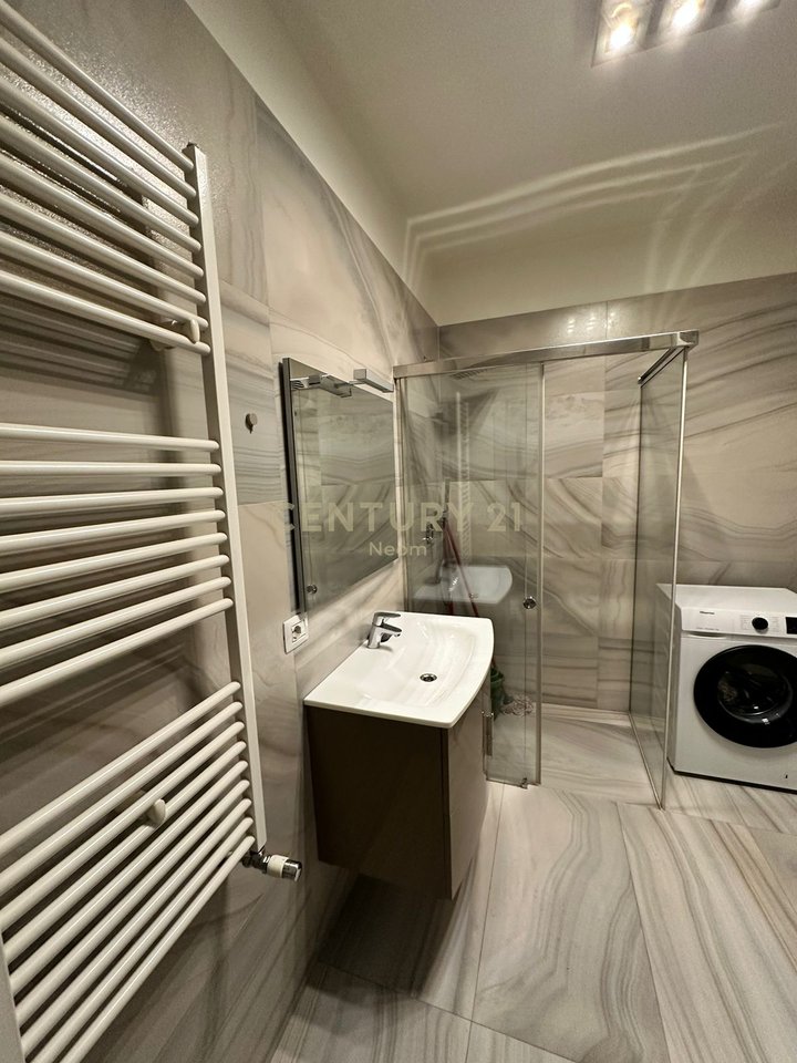 Jepet me qira apartament luksoz 1+1 tek Ring Center – Tiranë