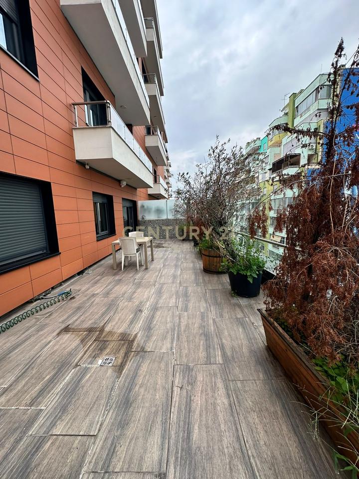 Jepet me qira apartament luksoz 1+1 tek Ring Center – Tiranë