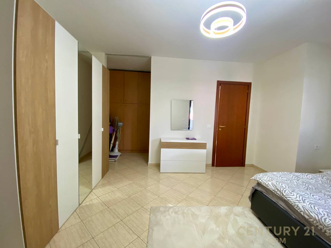IN THE AREA OF THE PARIS MUNICIPALITY, WE RENT A 2+1+2 APARTMENT