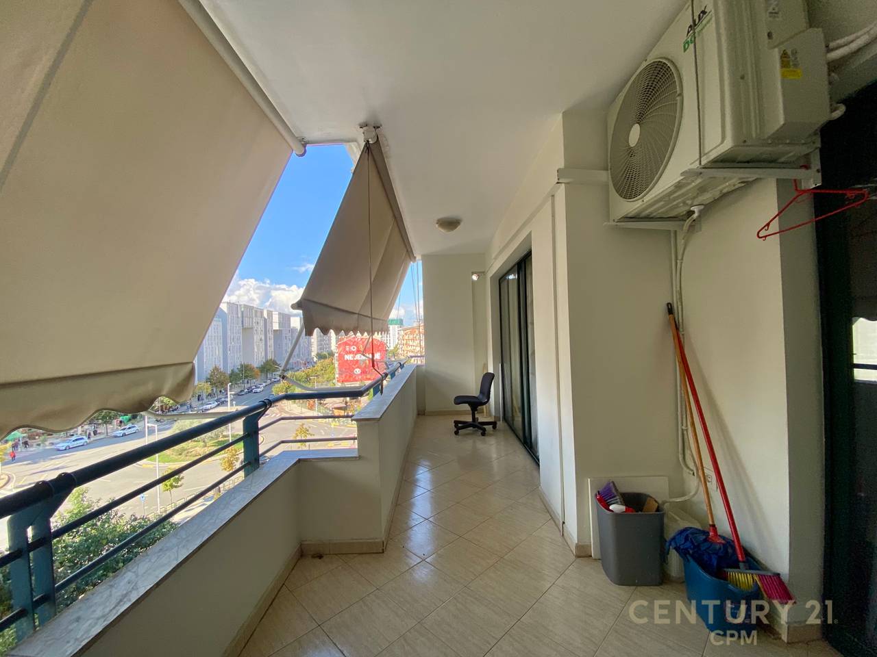 IN THE AREA OF THE PARIS MUNICIPALITY, WE RENT A 2+1+2 APARTMENT