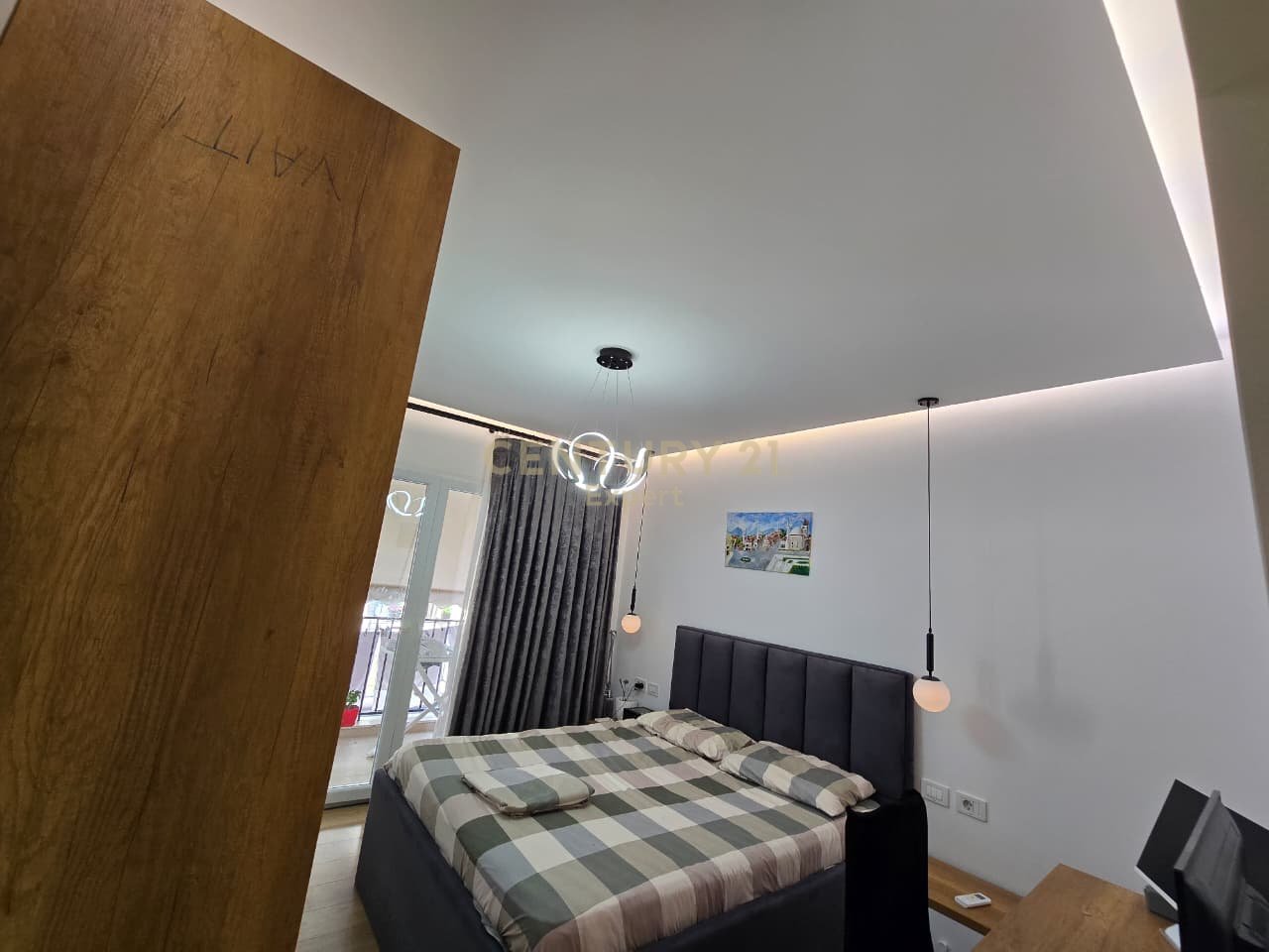 SHITET APARTAMENT 2+1+2+POST PARKIMI NE ZONEN E ALI DEMIT