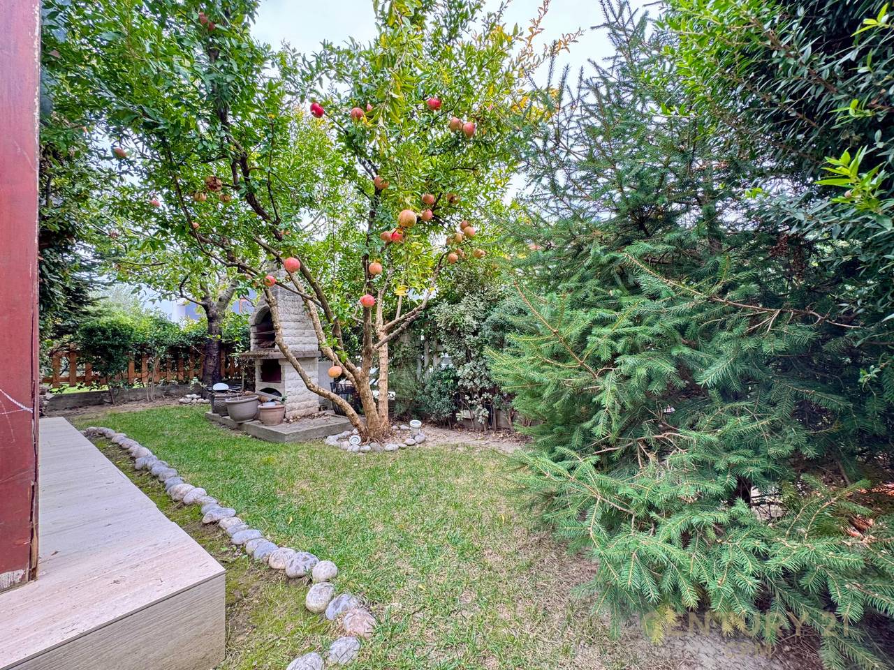 VILE MODERNE ME QIRA NE REZIDENCEN COLOMBO 2, PRANE TEG, 3+1+3 DHE 3 POSTE PARKIMI!