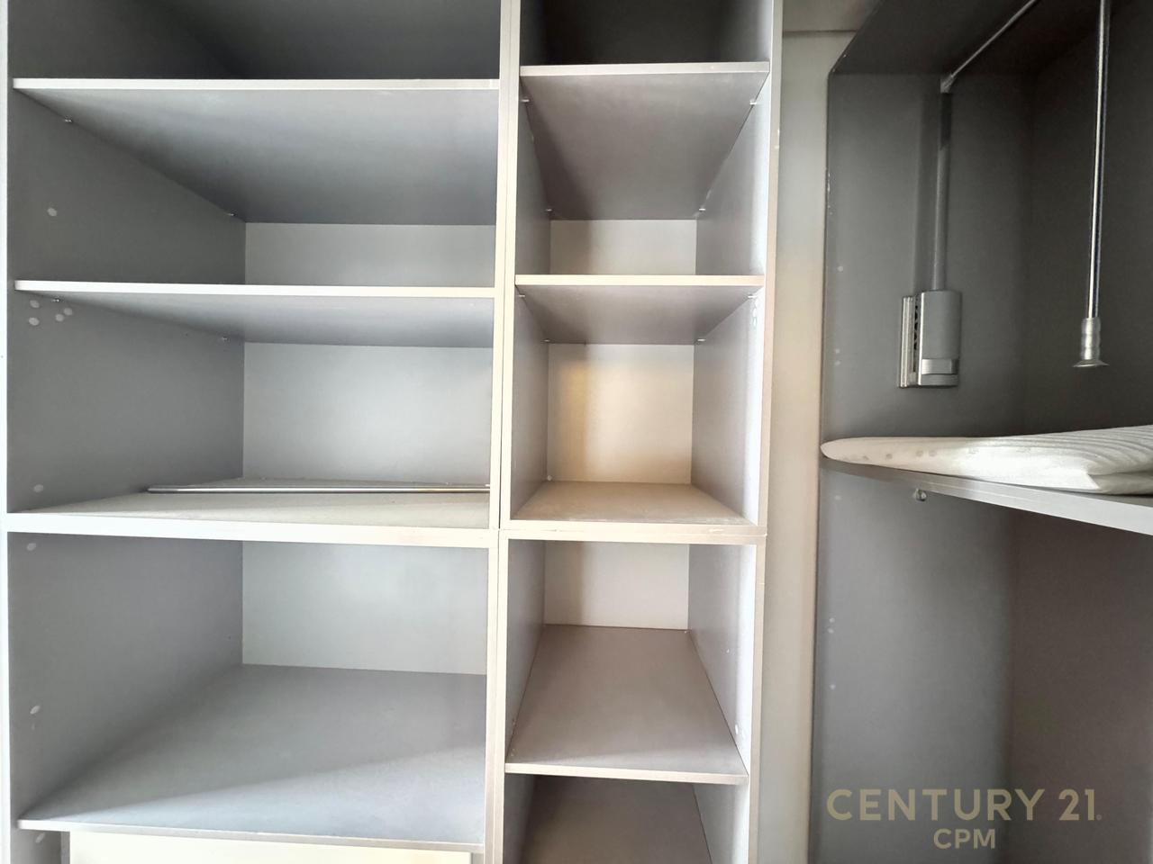 VILE MODERNE ME QIRA NE REZIDENCEN COLOMBO 2, PRANE TEG, 3+1+3 DHE 3 POSTE PARKIMI!