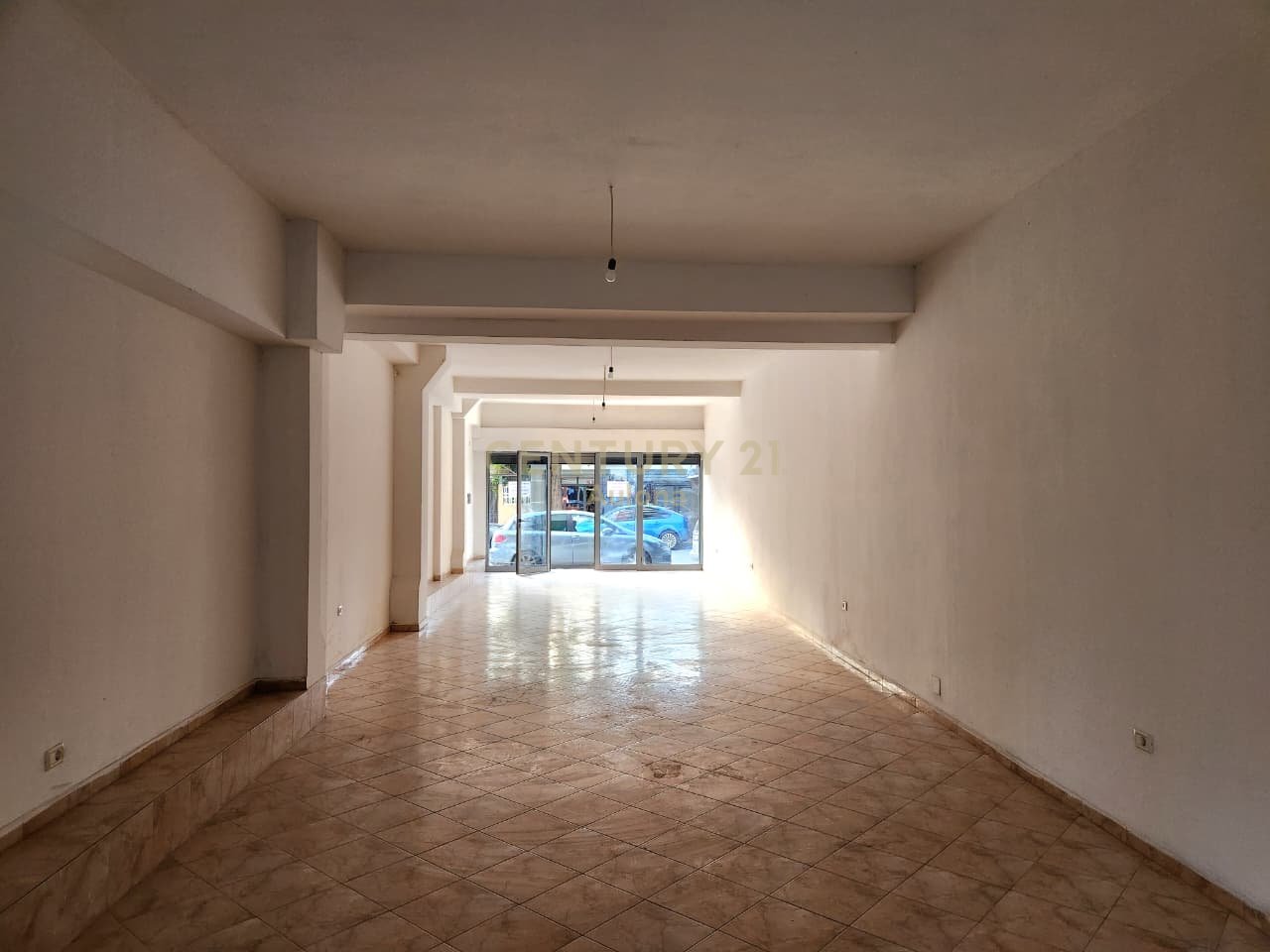 Dyqan për Qira në Zonë Qendrore të Vlorës