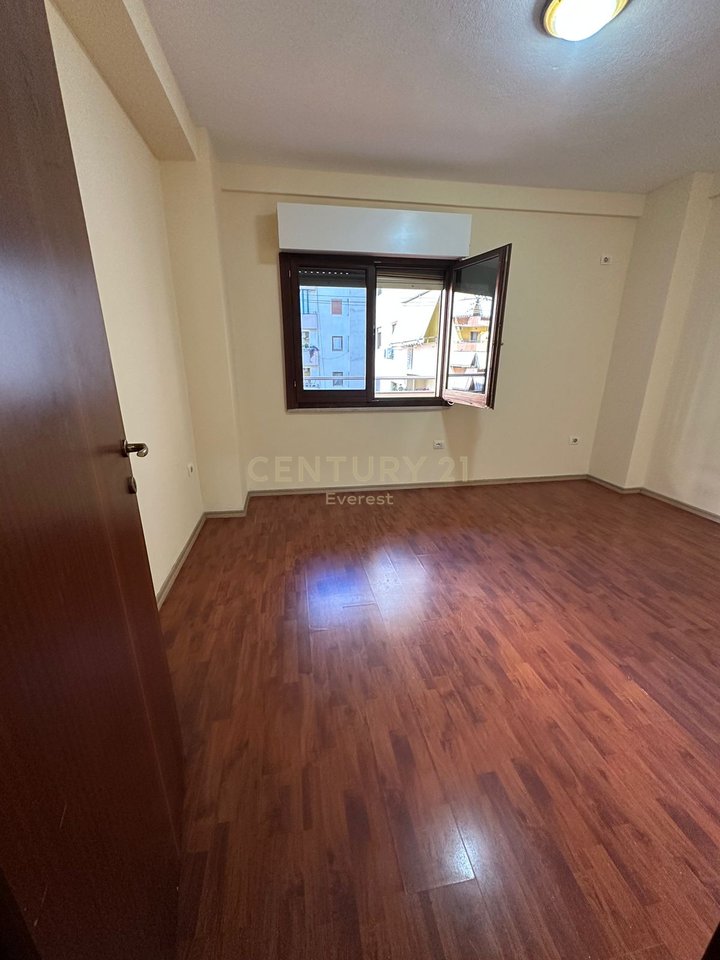 KOMUNA E PARISIT, OFFICE FOR RENT