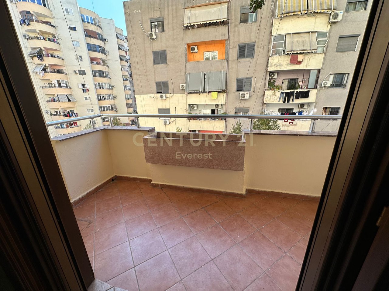 KOMUNA E PARISIT, OFFICE FOR RENT