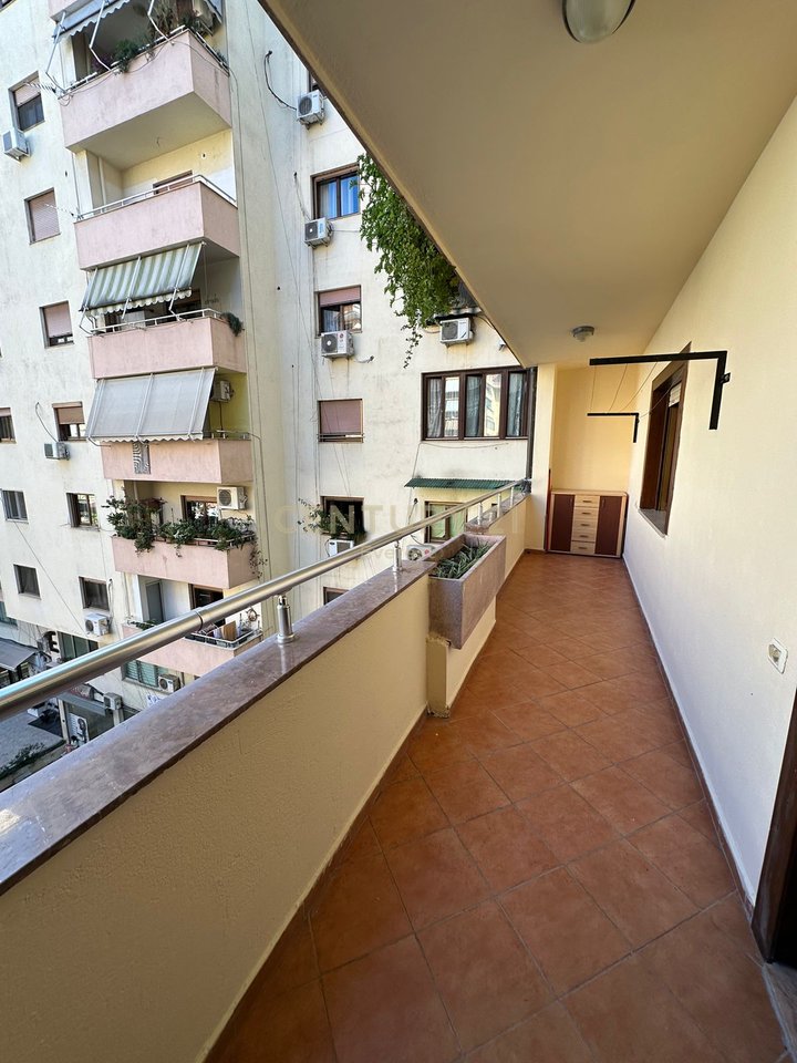 KOMUNA E PARISIT, OFFICE FOR RENT
