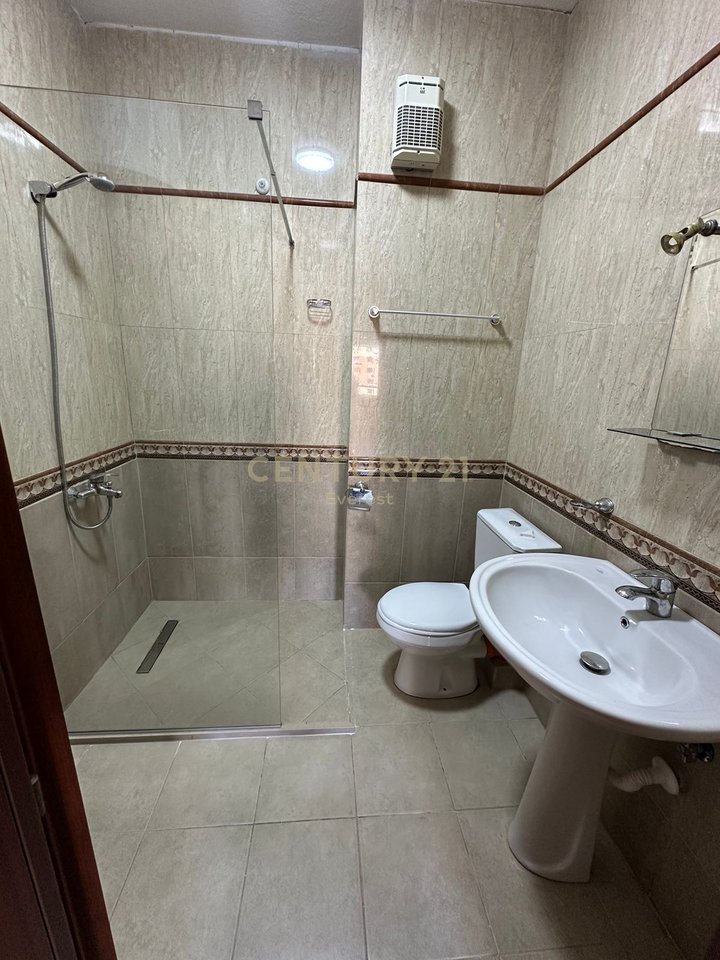 KOMUNA E PARISIT, OFFICE FOR RENT