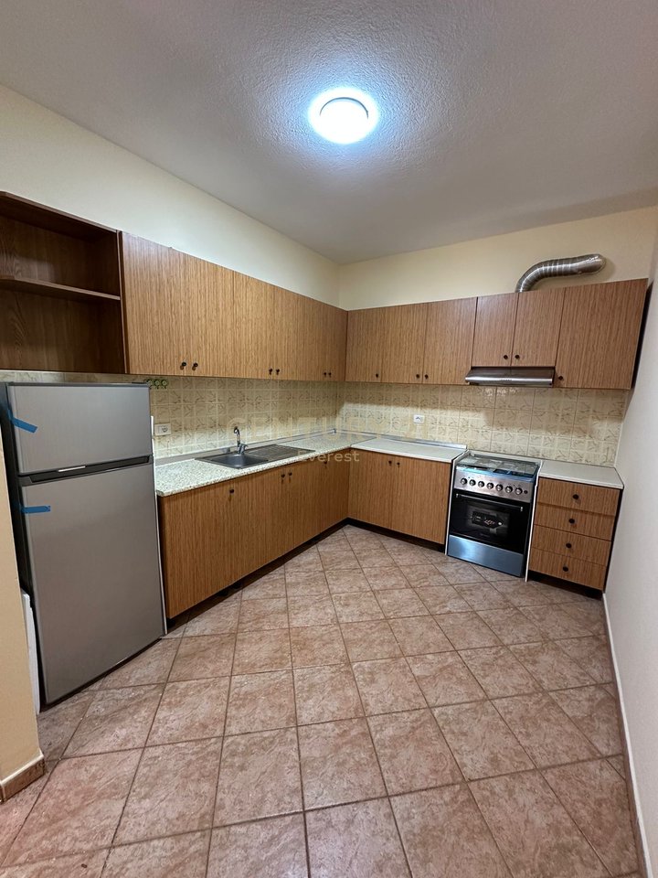KOMUNA E PARISIT, OFFICE FOR RENT
