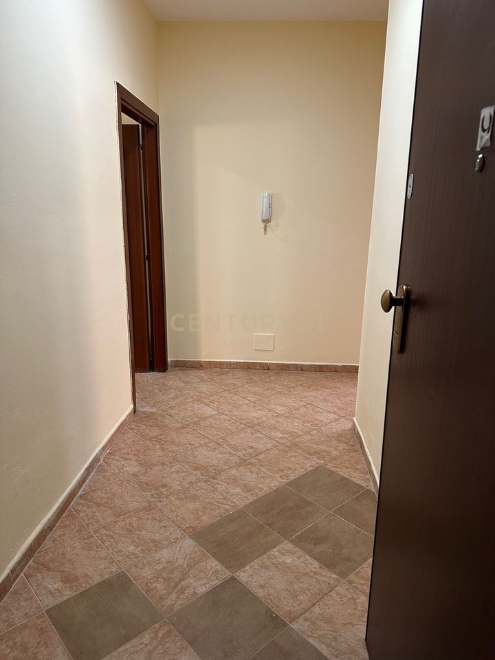 KOMUNA E PARISIT, OFFICE FOR RENT