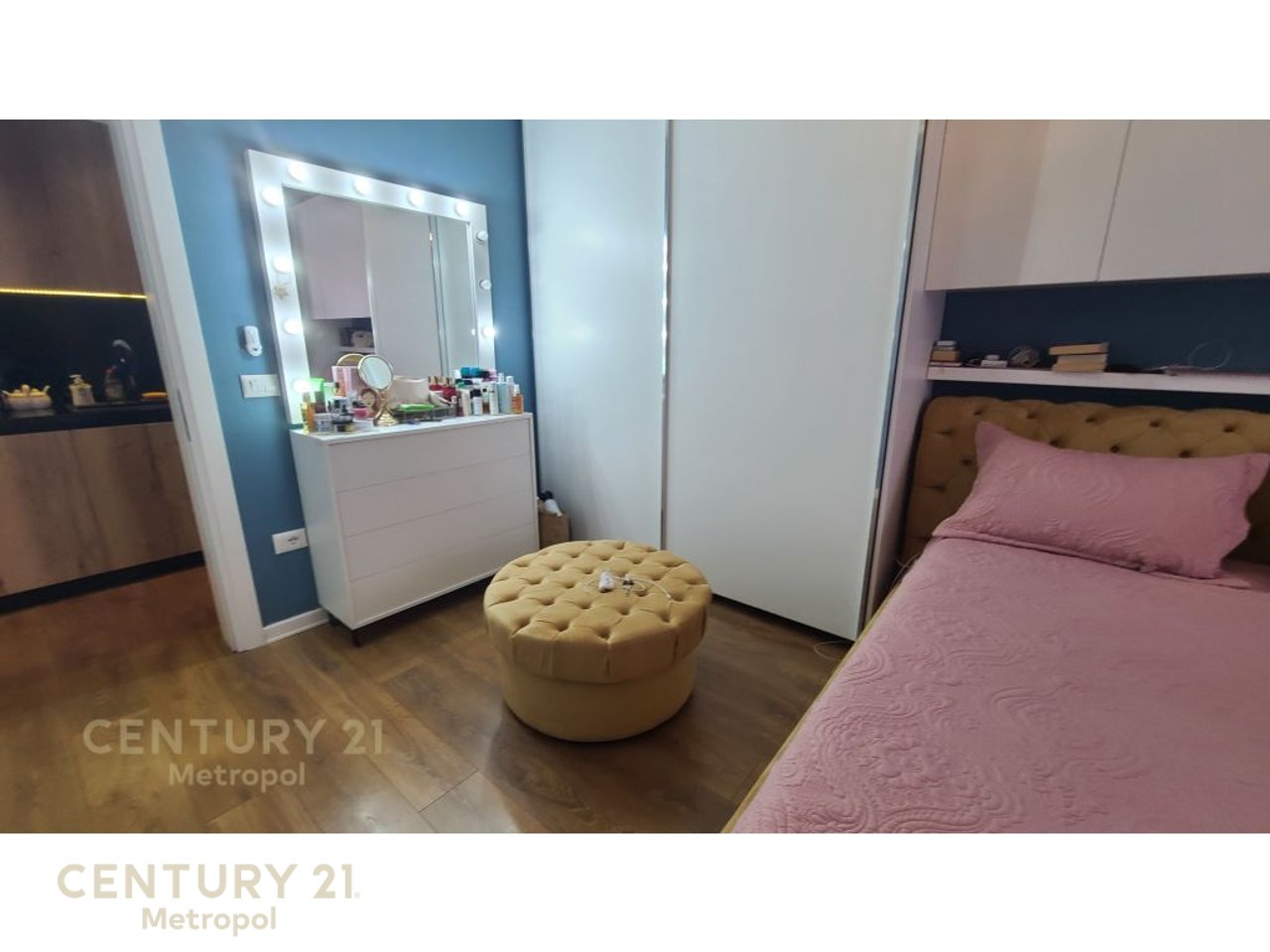 I rent a modern 1+1 apartment on Kosovareve Street!