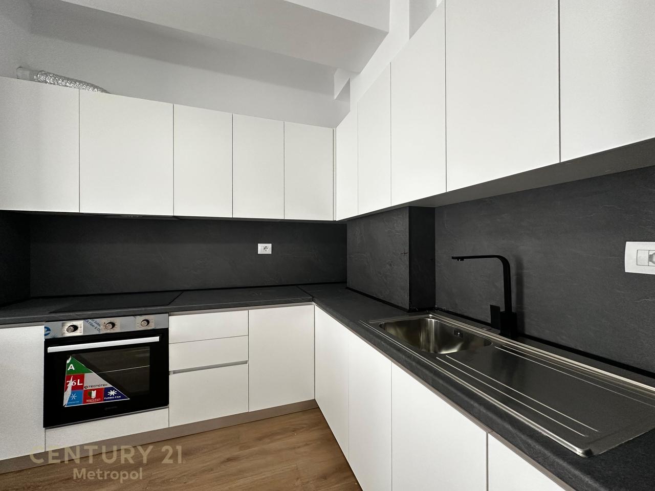 Shes apartament 1+1 te arreduar totalisht ne Rezidencen Kaimi!