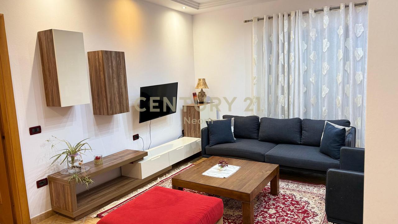 Apartment for rent 3+1+2 + storage + veranda in Vlore