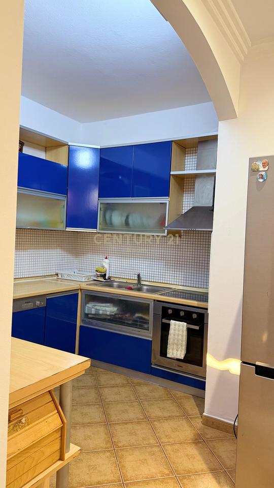 Apartment for rent 3+1+2 + storage + veranda in Vlore