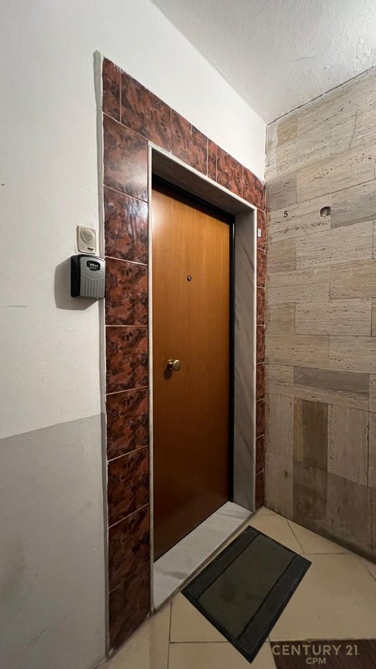 TE KAFE FLORA JAPIM APARTAMENT 2+1 ME QIRA