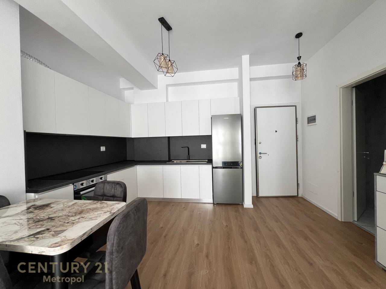 Shes apartament 1+1 te arreduar totalisht ne Rezidencen Kaimi!