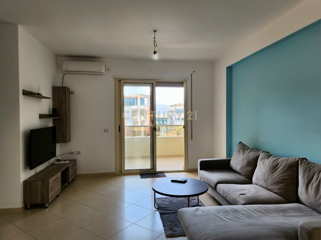 Apartament 2+1 me Qira në Hyrje të Lungomare 1