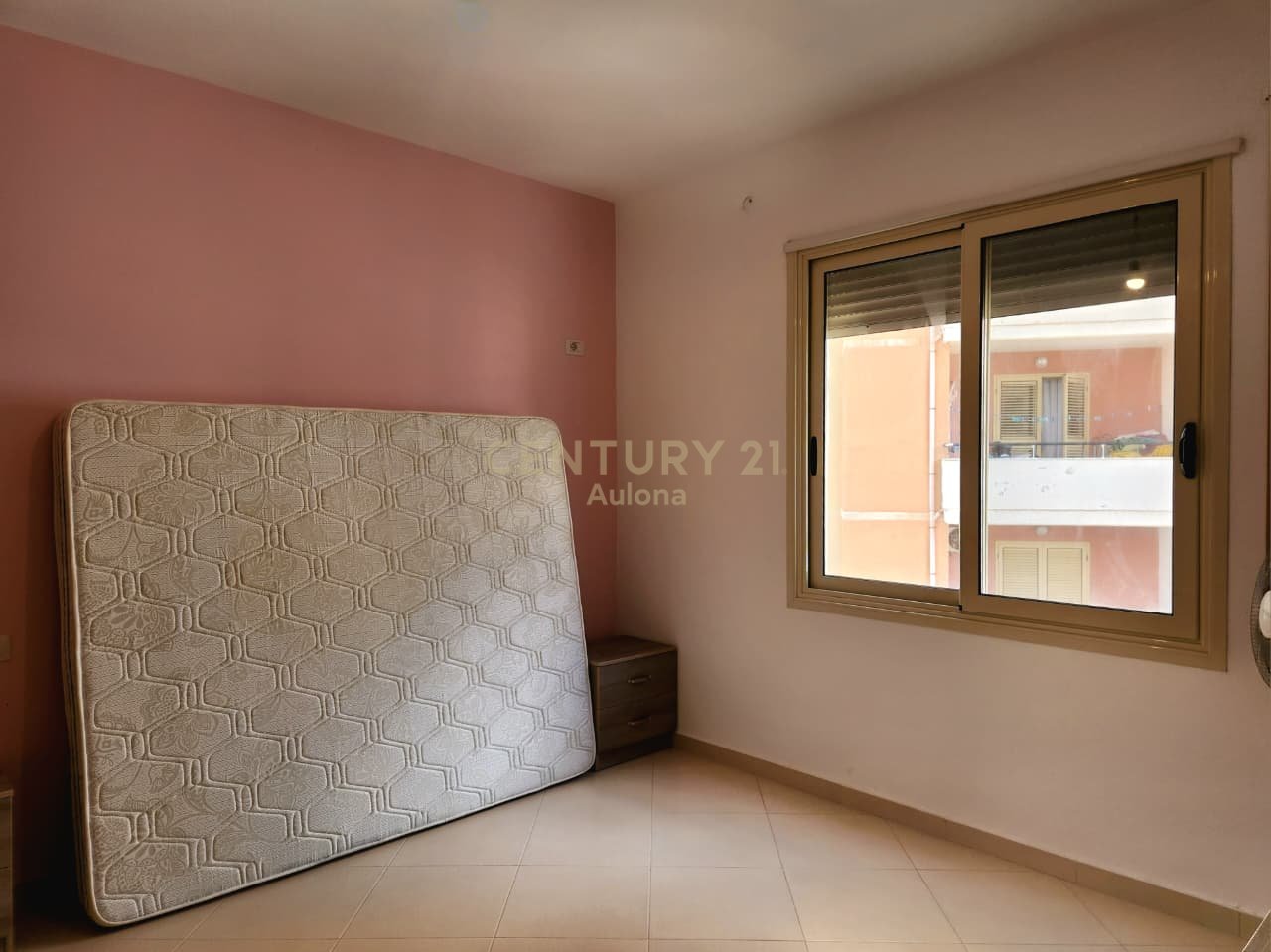 Apartament 2+1 me Qira në Hyrje të Lungomare 1