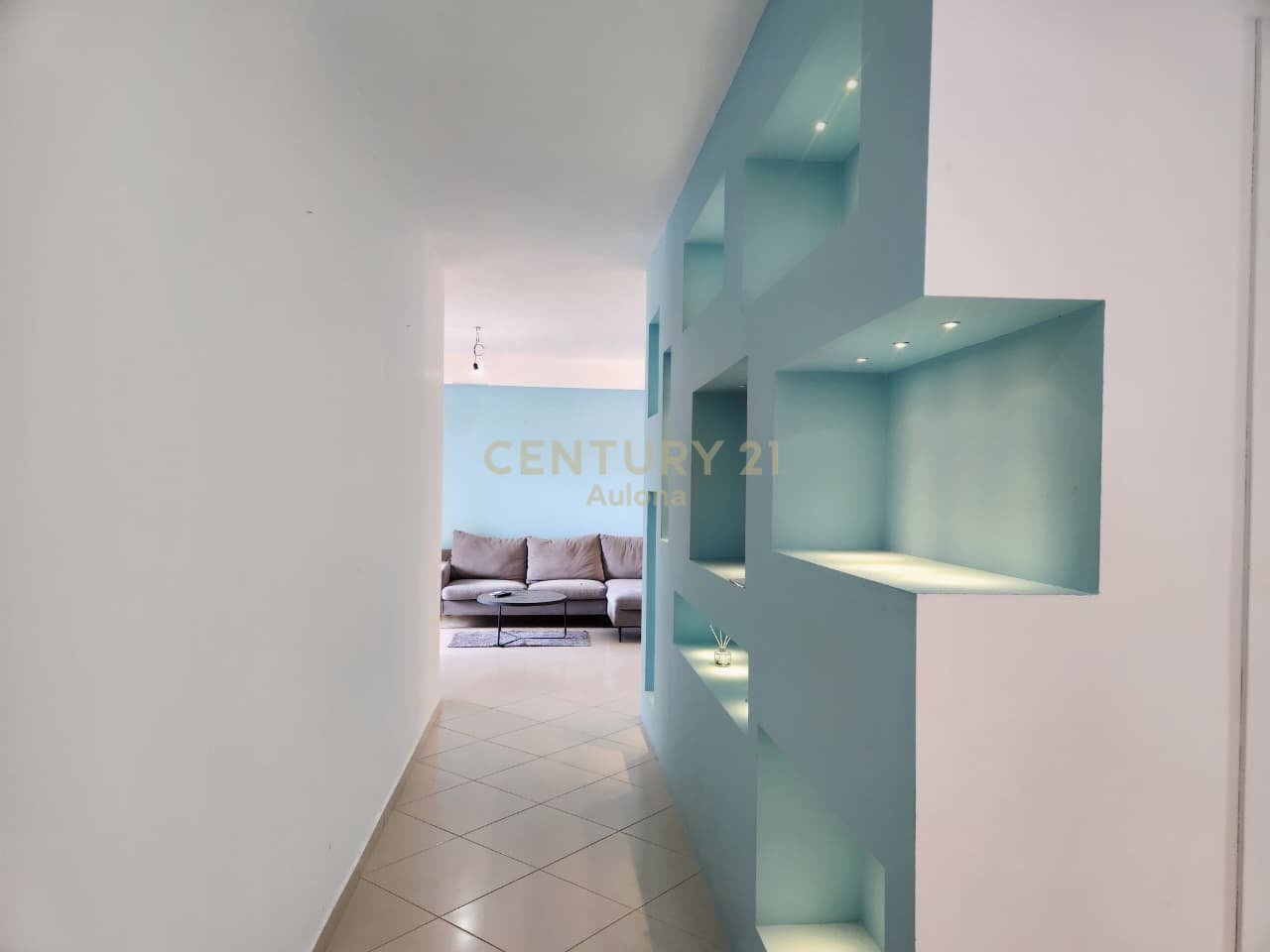 Apartament 2+1 me Qira në Hyrje të Lungomare 1