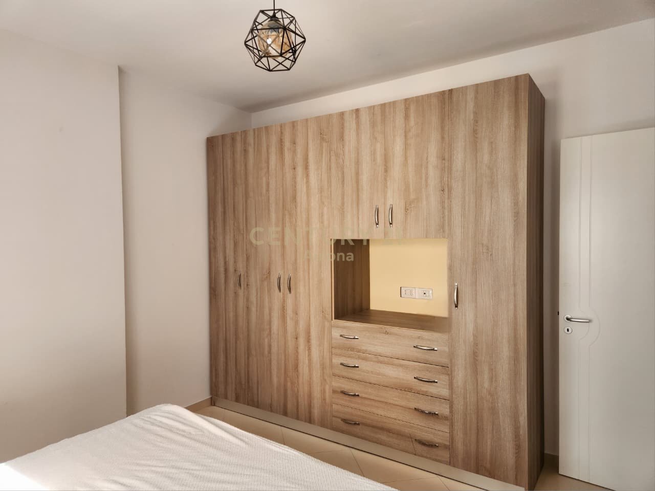 Apartament 2+1 me Qira në Hyrje të Lungomare 1