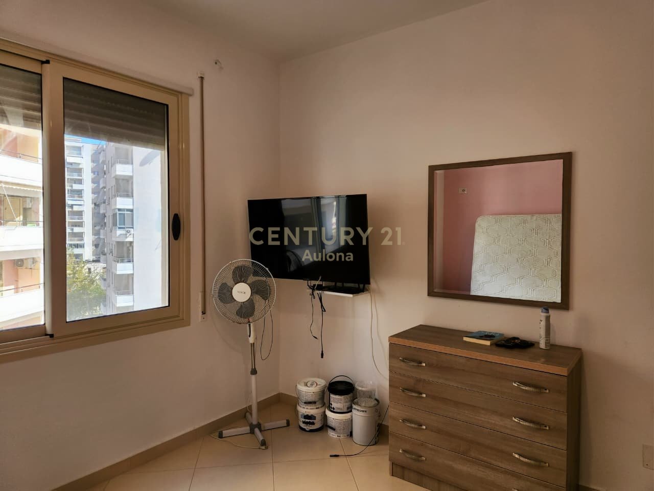 Apartament 2+1 me Qira në Hyrje të Lungomare 1