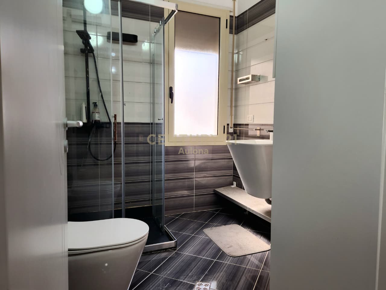 Apartament 2+1 me Qira në Hyrje të Lungomare 1