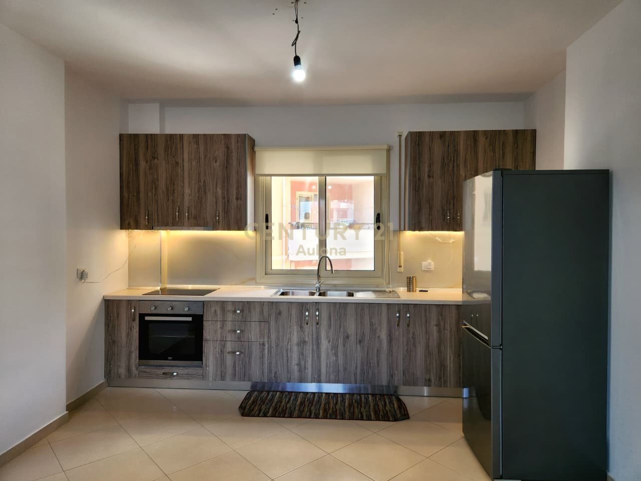 Apartament 2+1 me Qira në Hyrje të Lungomare 1