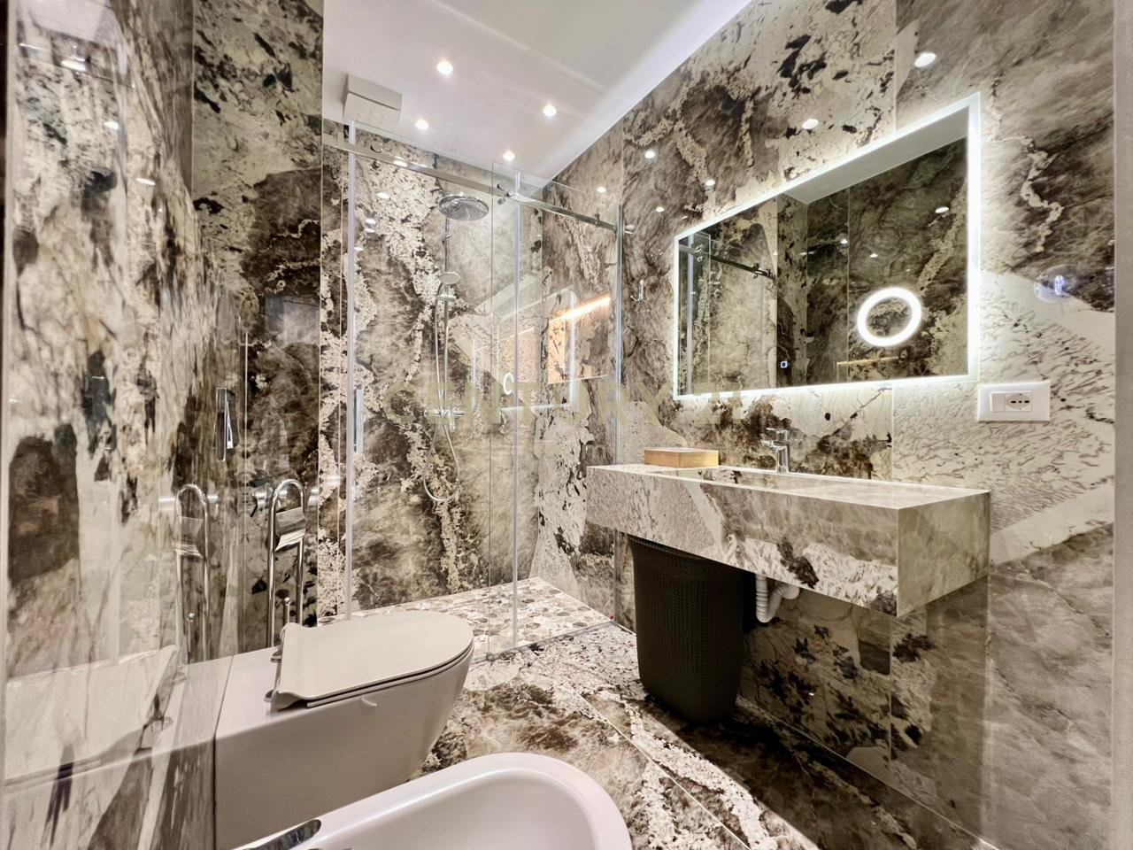 QIRA, APARTAMENT DELUXE 1+1 me POST PARKIMI & PAMJE‼️