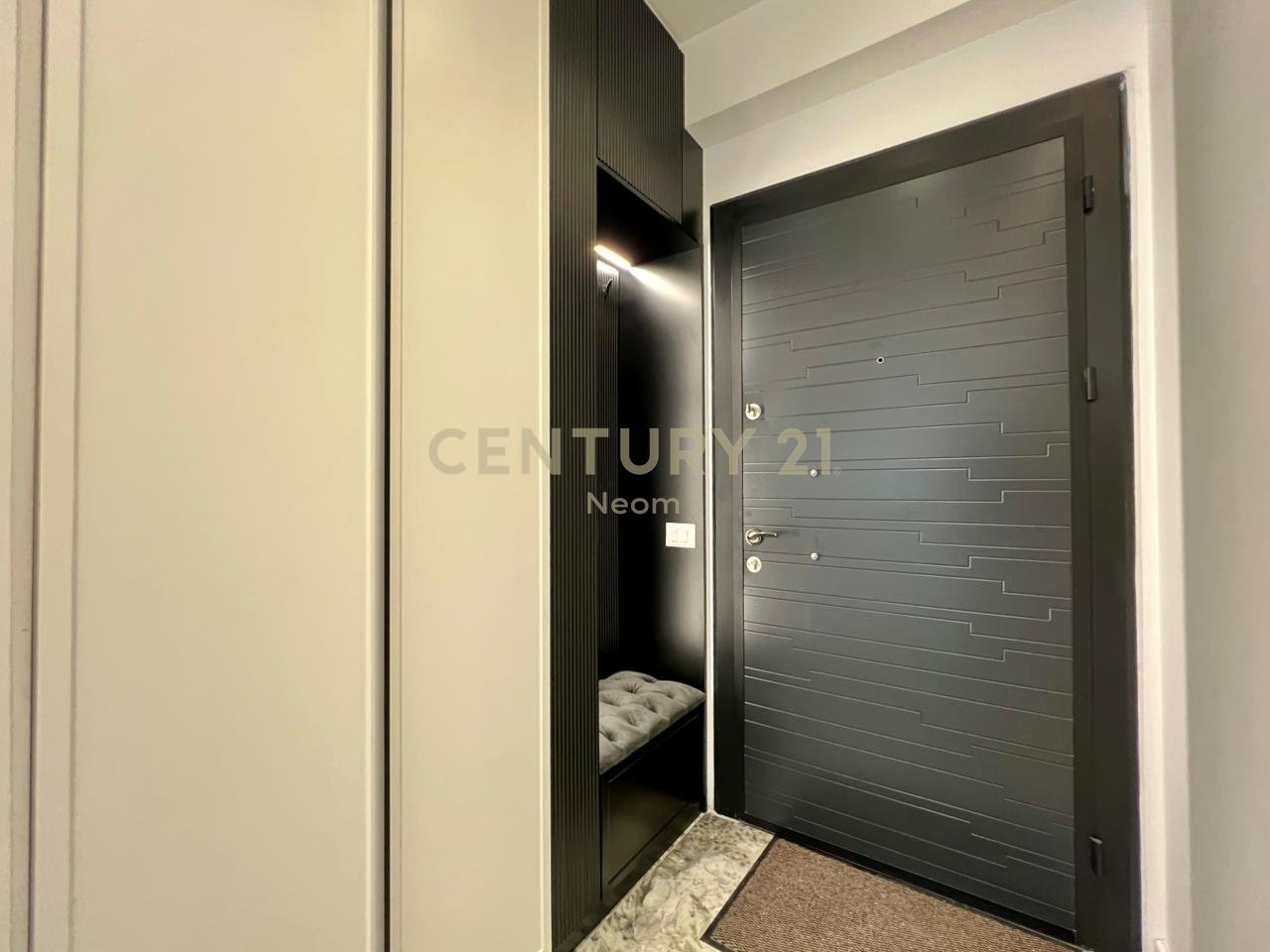 QIRA, APARTAMENT DELUXE 1+1 me POST PARKIMI & PAMJE‼️