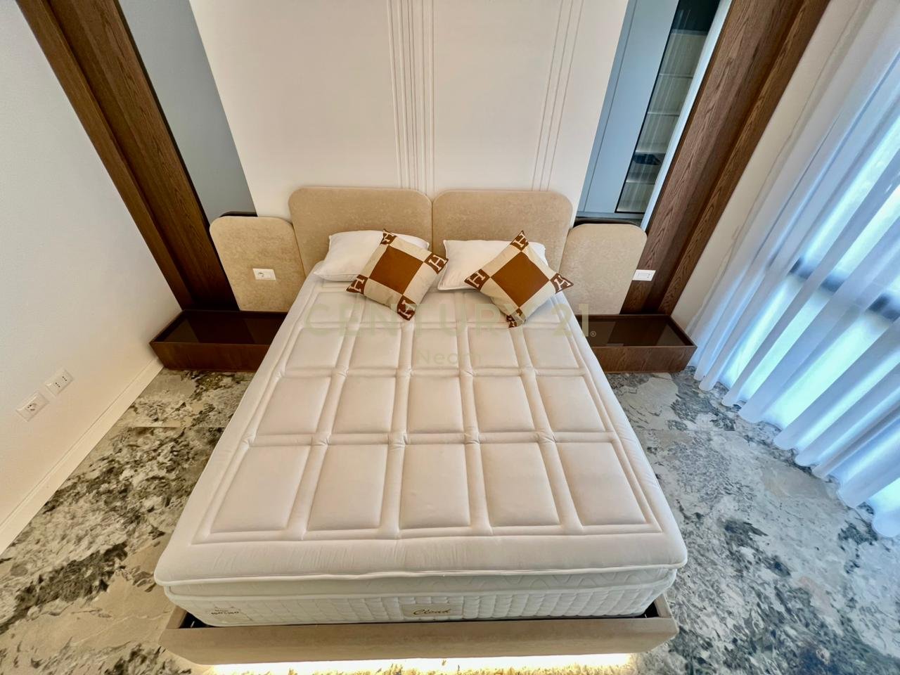 QIRA, APARTAMENT DELUXE 1+1 me POST PARKIMI & PAMJE‼️