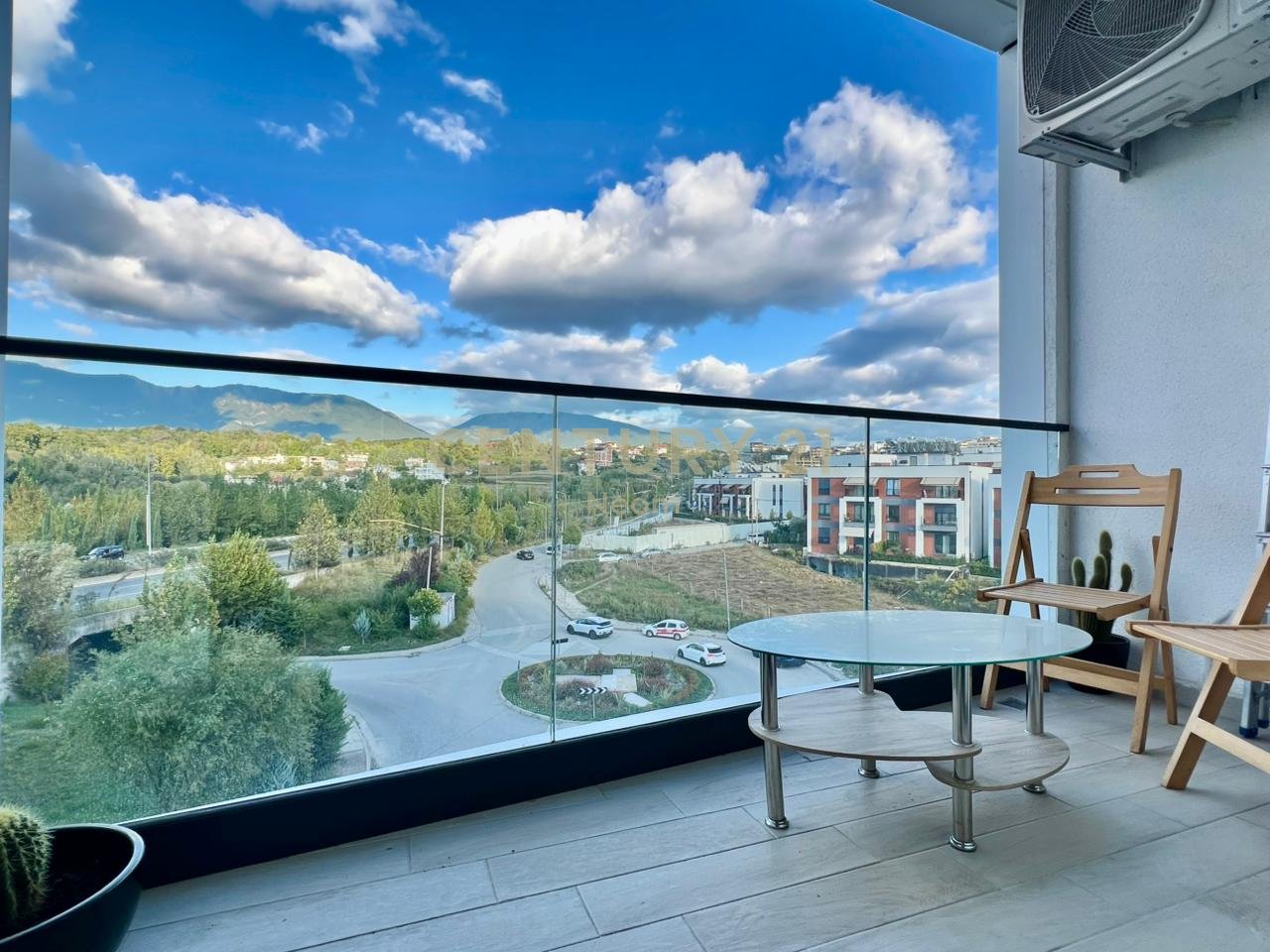 QIRA, APARTAMENT DELUXE 1+1 me POST PARKIMI & PAMJE‼️
