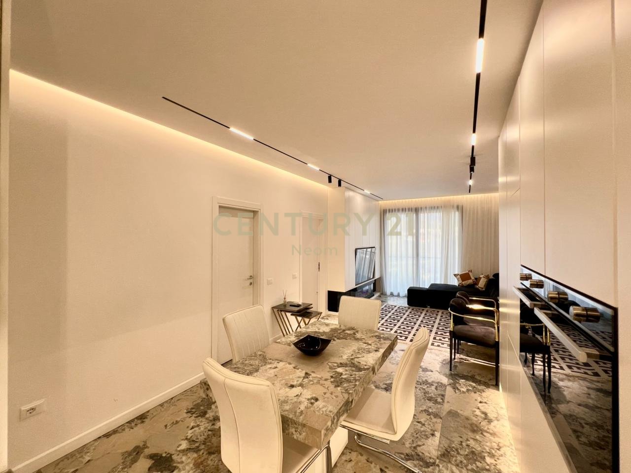 QIRA, APARTAMENT DELUXE 1+1 me POST PARKIMI & PAMJE‼️