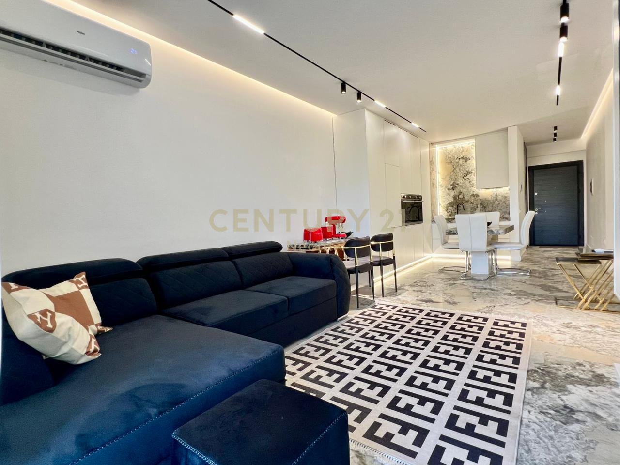 QIRA, APARTAMENT DELUXE 1+1 me POST PARKIMI & PAMJE‼️