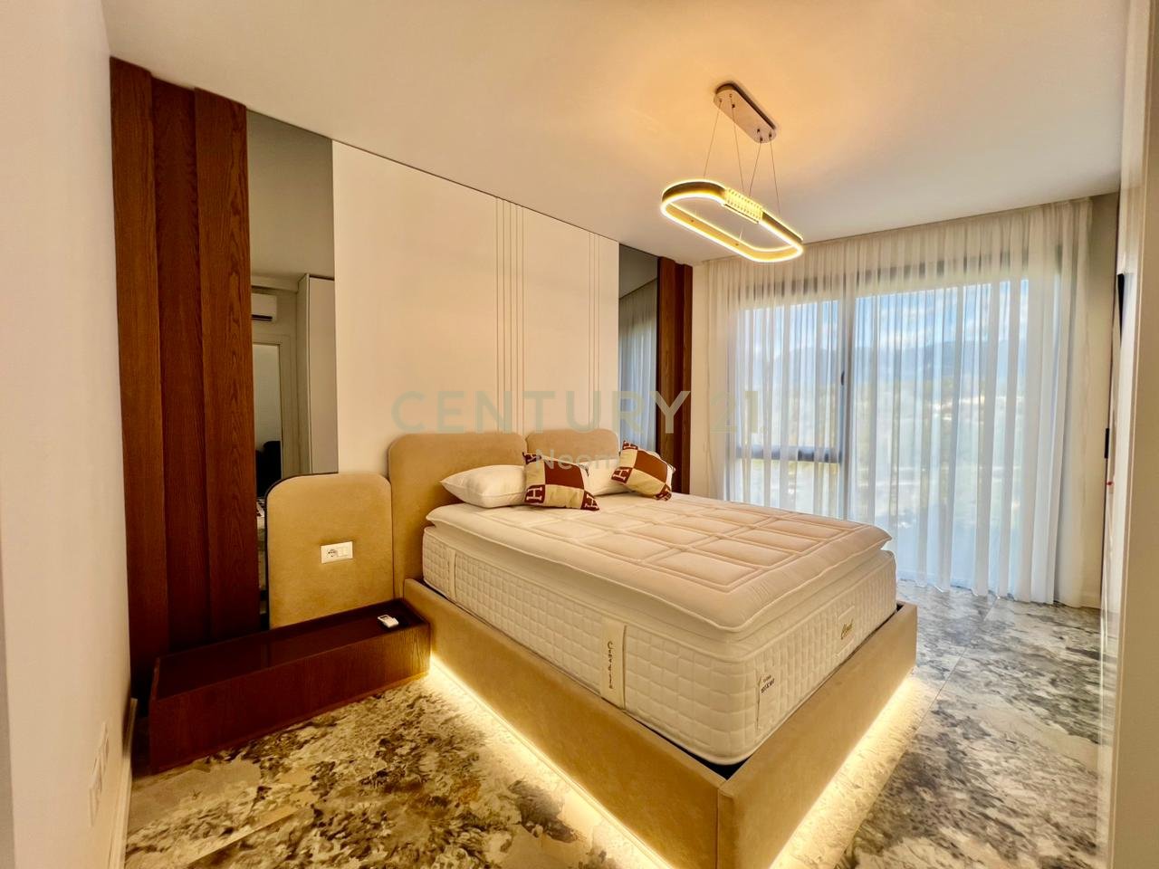 QIRA, APARTAMENT DELUXE 1+1 me POST PARKIMI & PAMJE‼️