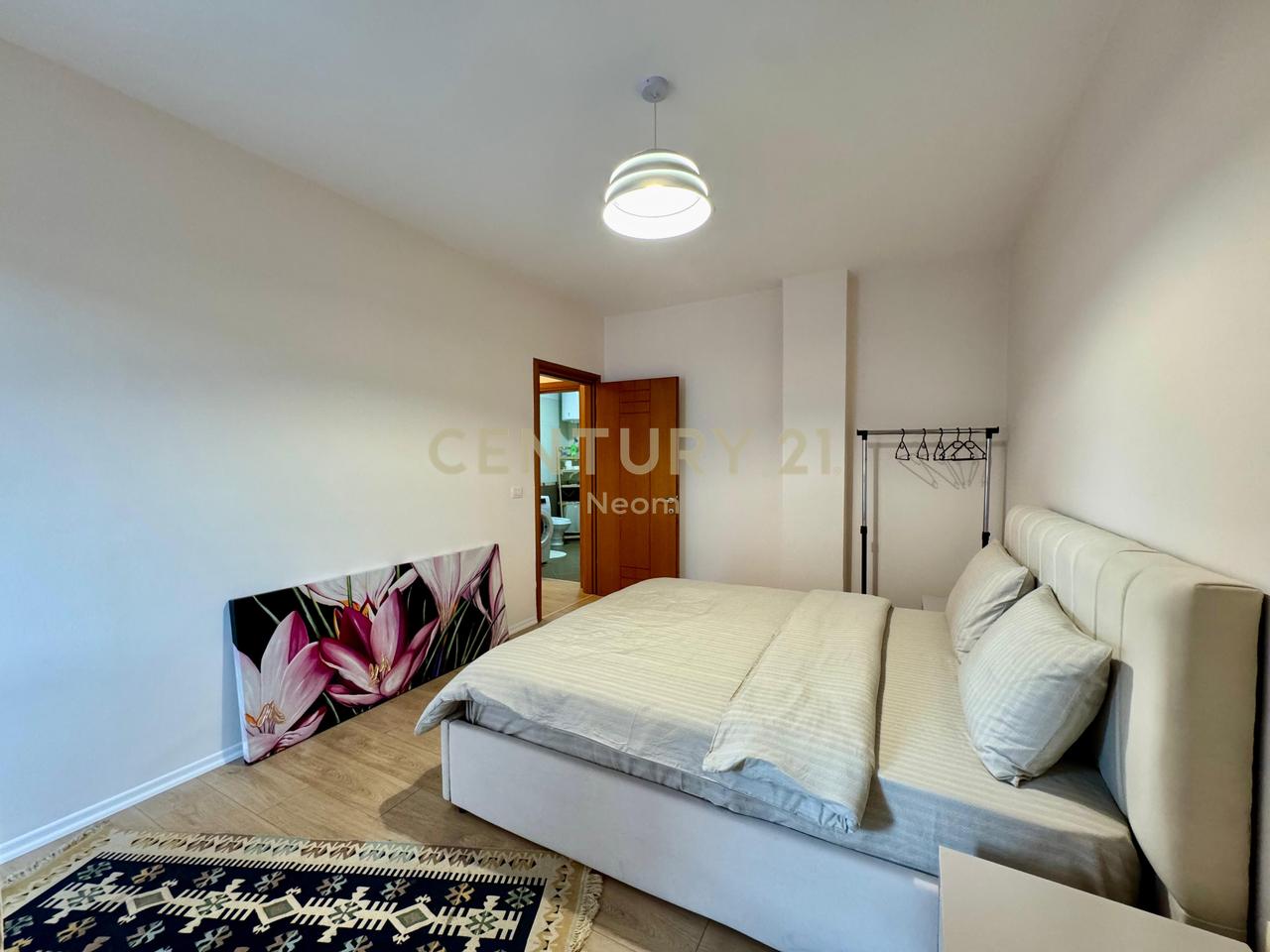 QIRA, APARTAMENT MODERN 1+1, RRUGA KAVAJËS‼️