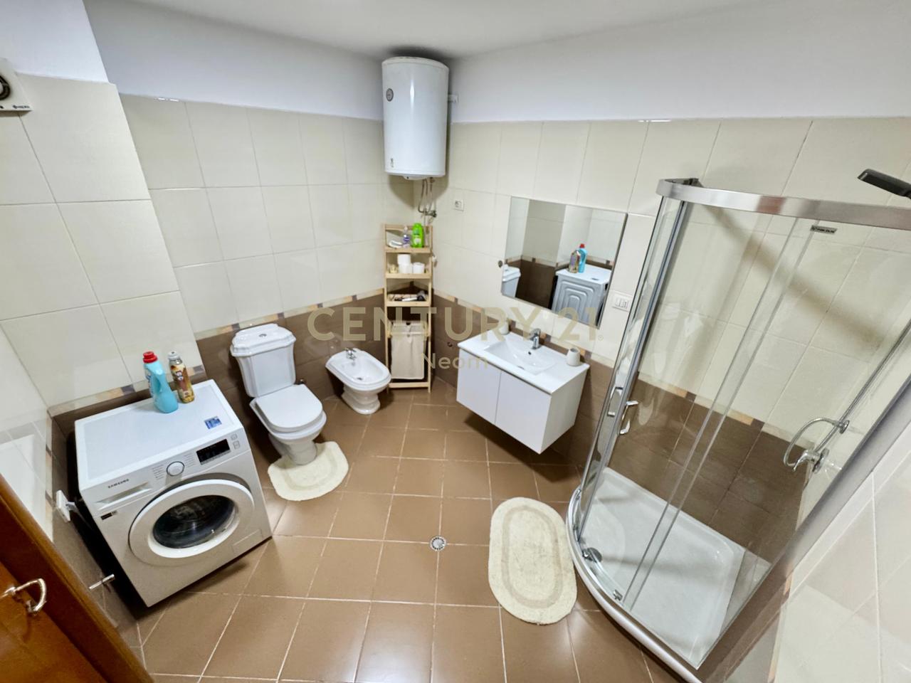 QIRA, APARTAMENT MODERN 1+1, RRUGA KAVAJËS‼️