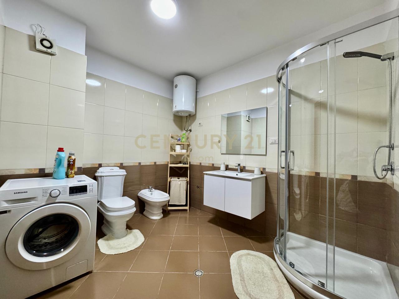 QIRA, APARTAMENT MODERN 1+1, RRUGA KAVAJËS‼️