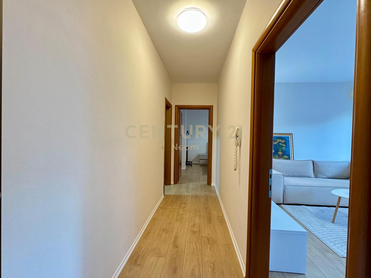 QIRA, APARTAMENT MODERN 1+1, RRUGA KAVAJËS‼️