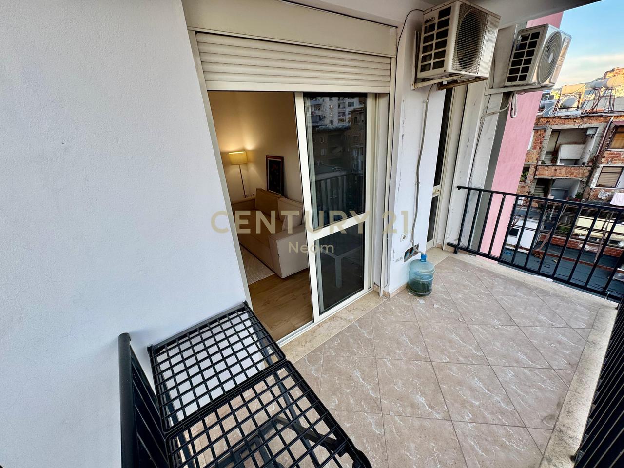 QIRA, APARTAMENT MODERN 1+1, RRUGA KAVAJËS‼️