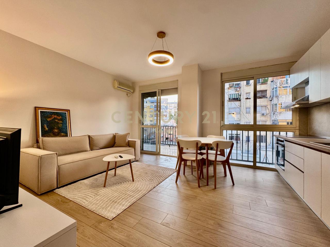 QIRA, APARTAMENT MODERN 1+1, RRUGA KAVAJËS‼️