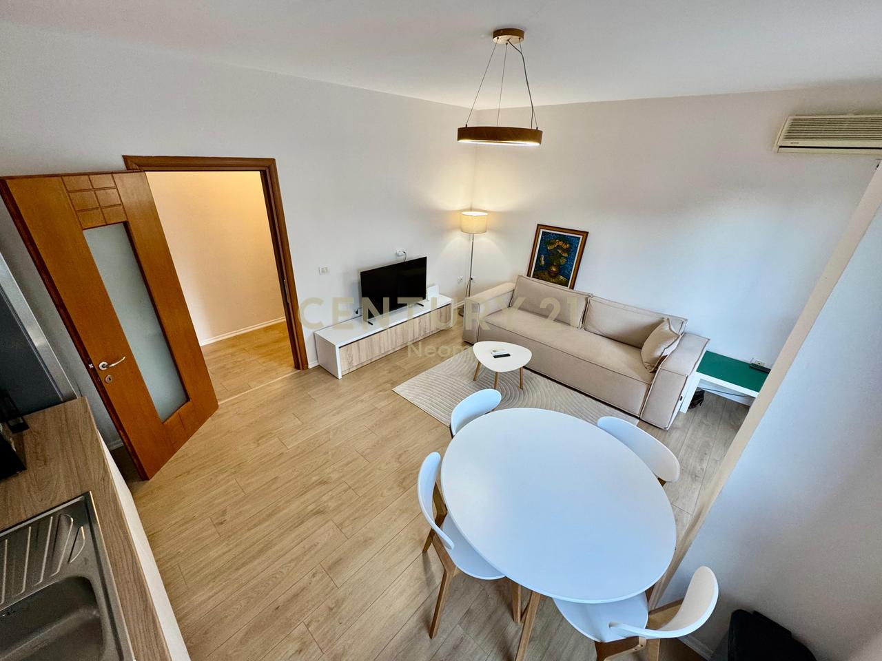 QIRA, APARTAMENT MODERN 1+1, RRUGA KAVAJËS‼️