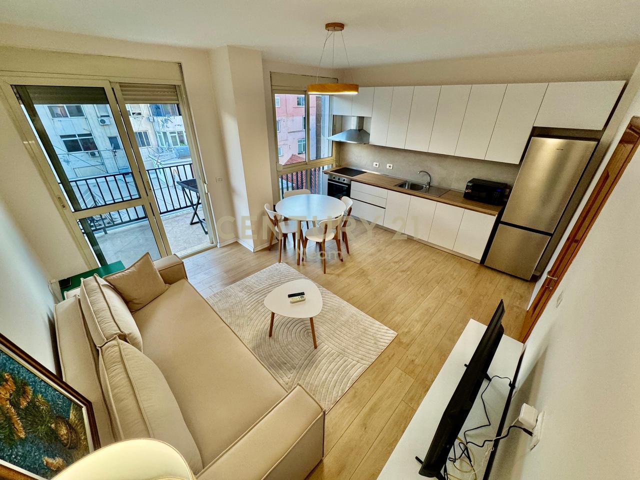 QIRA, APARTAMENT MODERN 1+1, RRUGA KAVAJËS‼️