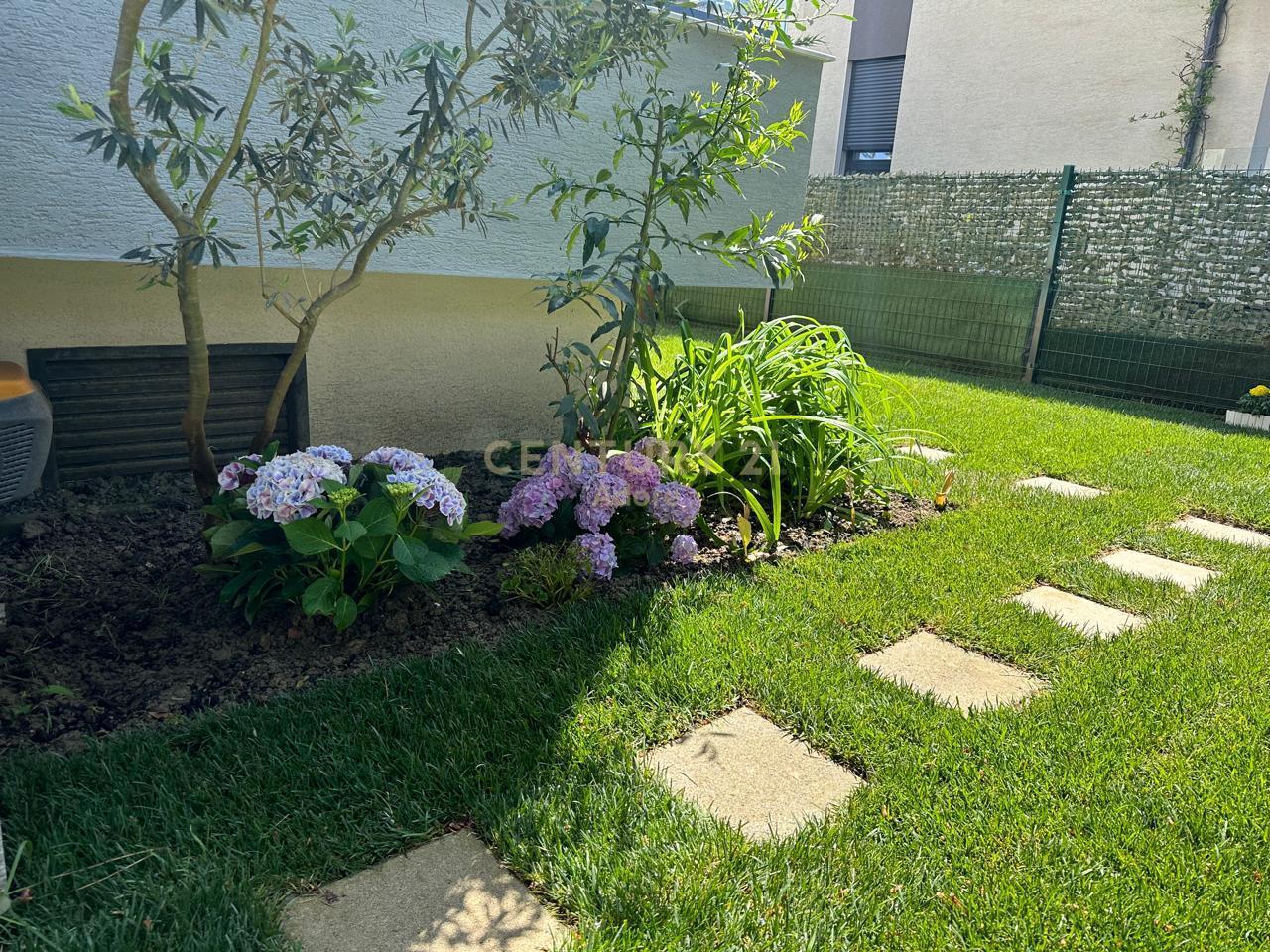 Apartament 1+1 me Oborr privat & 2 Poste Parkimi | Vala Mar, Hamallaj