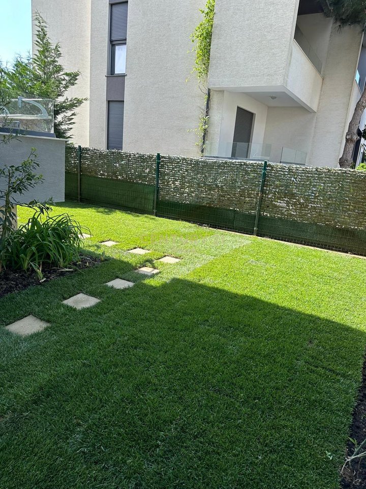 Apartament 1+1 me Oborr privat & 2 Poste Parkimi | Vala Mar, Hamallaj