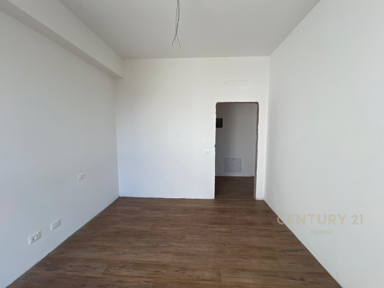 Ofrojme apartament 2+1+2 +2poste parkimi per qira tek Bulevardi i Ri!