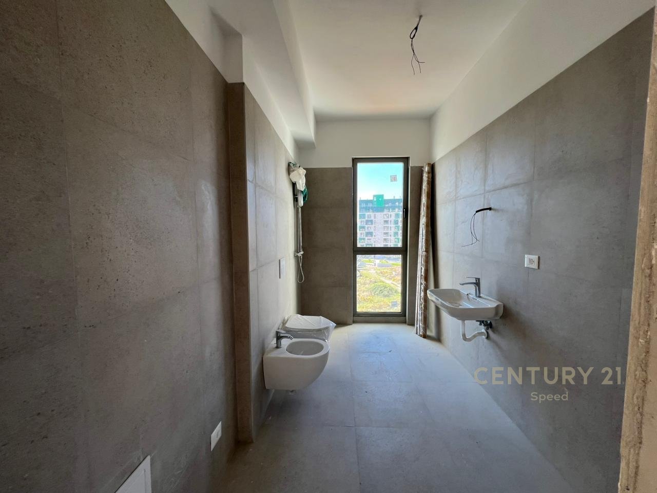 Ofrojme apartament 2+1+2 +2poste parkimi per qira tek Bulevardi i Ri!