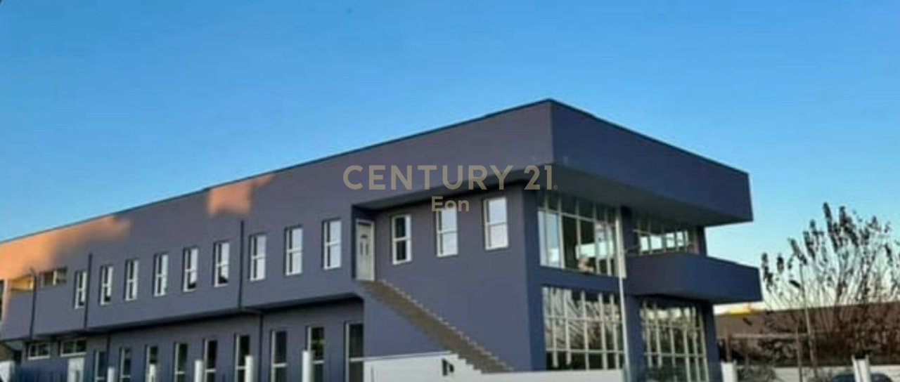 SHITET KAPANON NE RRASHBUL VIJE E PARE ME RRUGEN !