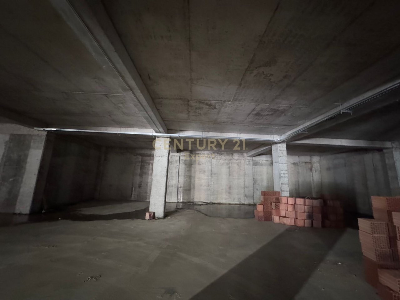 IN AFFITTO: MAGAZZINO VICINO AL GIARDINO BOTANICO!